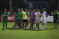 Kreisliga - Saison 2023/24 - Relegation zur BZL - FC Gerolfing - SV Aschau - Tumult nach dem 1:2 Treffer - Ein verletzter Gerolfinger Spieler am Boden und Aschau spielte weiter und schoß ein Tor -  - XXXXX - Foto: Meyer Jürgen