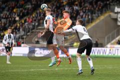 3. Liga; SSV Ulm 1846 - FC Ingolstadt 04; Reichert Johannes (5 Ulm) Sebastian Grönning (11, FCI) #z4#Zweikampf Kampf um den Ball Kopfball