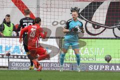 3. Liga; FSV Zwickau - FC Ingolstadt 04; Torwart Marius Funk (1, FCI) sicher vor Baumann Dominic (28 FSV)