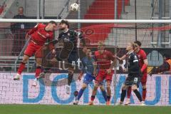 3. Liga - Saison 2025/26 - FC Ingolstadt 04 - Rot-Weiss Essen - Simon Lorenz (Nr.32 - FC Ingolstadt 04) - Luca Bazzoli (Nr.32 - Rot-Weiss Essen) - Foto: Meyer Jürgen