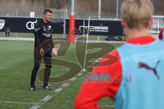 3.Liga - Saison 2022/2023 - FC Ingolstadt 04 -  - Cheftrainer Michael Köllner (FCI) beim ersten Training - Cheftrainer Michael Köllner (FCI) gibt Anweisungen - Foto: Meyer Jürgen