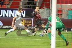 3. Liga; FC Ingolstadt 04 - Erzgebirge Aue; Torchance Julian Kügel (31, FCI) Rosenlöcher Linus (29 Aue) Torwart Männel Martin (1 Aue)