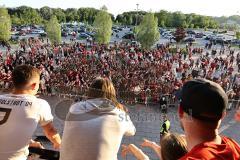 Im Bild: Die Mannschaft ist am Flughafen gelandet -

Fussball - Relegation - 3. Bundesliga - Saison 2020/2021 - Osnabrück - FC Ingolstadt 04  -  Foto: Ralf Lüger