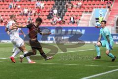 2.BL; FC Ingolstadt 04 - 1. FC Heidenheim; Schuß Torchance, Dennis Eckert Ayensa (7, FCI) trifft Torwart Müller Kevin (1, FCH) Mainka Patrick (6, FCH)