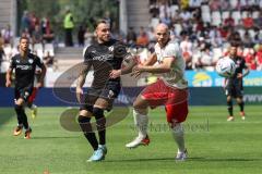 3. Liga; Rot-Weiss Essen - FC Ingolstadt 04; Zweikampf Kampf um den Ball Patrick Schmidt (9, FCI) Herzenbruch Felix (3 RW)