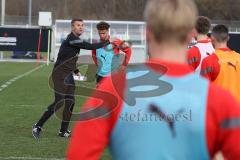 3.Liga - Saison 2022/2023 - FC Ingolstadt 04 -  - Cheftrainer Michael Köllner (FCI) beim ersten Training - Cheftrainer Michael Köllner (FCI) gibt Anweisungen - Foto: Meyer Jürgen