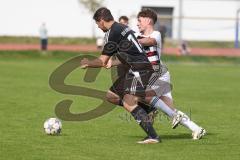 Kreisliga - Saison 2025/26- SV Karlskron - SV Kasing - Thomas Fackler schwarz Karlskron   - Elias Ewerling weiss Kasing - Foto: Meyer Jürgen