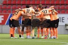 3.Liga - Saison 2023/2024 - Freundschaftsspiel - FC Ingolstadt 04 - SpVgg Unterhaching - Die Mannschaft bildet einen Kreis vor dem Spiel - Foto: Meyer Jürgen