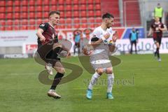 2.BL; FC Ingolstadt 04 - FC ST. Pauli; Zweikampf Kampf um den Ball Florian Pick (26 FCI) Paqarada Leart (23 Pauli)