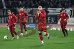 3. Liga; SSV Ulm - FC Ingolstadt 04; vor dem Spiel Jasper Maljojoki (23, FCI) klatscht zu den Fans