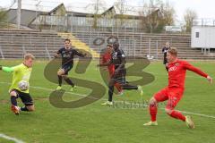 Bayernliga Süd - Saison 2021/2022 - FC Ingolstadt 04 II - TürkAugsburg - Meikis Fabio (#19 FCI) mit einer Torchance - Leon Musial Torwart Augsburg - Foto: Meyer Jürgen