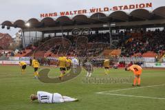 3. Liga; SpVgg Bayreuth - FC Ingolstadt 04; Max Dittgen (10, FCI) bleibt verletzt liegen, Foul