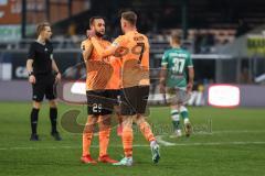 3. Liga; VfB Lübeck - FC Ingolstadt 04; Jannik Mause (7, FCI) Schuß Tor Jubel Treffer 0:4 David Kopacz (29, FCI) tanzen zusammen