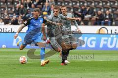 2.BL; FC St. Pauli - FC Ingolstadt 04, Patrick Schmidt (32, FCI) Medic Jakov (18 Pauli) Ziereis Philipp (4 Pauli)