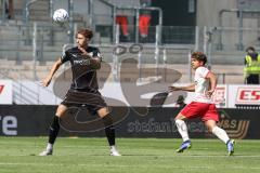 3. Liga; Rot-Weiss Essen - FC Ingolstadt 04; Calvin Brackelmann (17, FCI) köpft den Ball weg