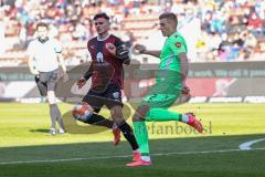 2.BL; FC Ingolstadt 04 - SV Sandhausen; Thomas Keller (27, FCI) Zhirov Aleksandr (2 SVS) Zweikampf Kampf um den Ball