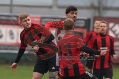 Kreisklasse - Saison 2025/26- Türk SV Ingolstadt - SC Steinberg-  - Umut Yürükal weiss Türkisch  - Florian Weigl rot Steinberg links - Cian Röttger #13 rot Steinberg  - Foto: Meyer Jürgen