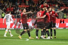 3. Liga; FC Ingolstadt 04 - Dynamo Dresden; Tor Jubel Treffer 1:0 Denis Linsmayer (23, FCI) mit Tobias Bech (11, FCI) Patrick Schmidt (9, FCI) Pascal Testroet (37, FCI) Valmir Sulejmani (7, FCI) Calvin Brackelmann (17, FCI) Maximilian Neuberger (38, FCI)