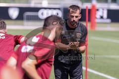 3. Liga; FC Ingolstadt 04 - Trainingsauftakt, erstes Training nach der Sommerpause; Athletik-Trainer Rafael Lopez (FCI)