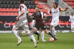 2.BL; FC Ingolstadt 04 - SG Dynamo Dresden; Foul Marcel Gaus (19, FCI) Stark Yannick (5 Dresden) Sollbauer Michael (21 Dresden) Ehlers Kevin (39 Dresden)