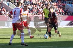 2.BL; FC Ingolstadt 04 - SSV Jahn Regensburg; Marc Stendera (10, FCI) Carlo Boukhalfa (22 SSV) Benedikt Saller (6 SSV)