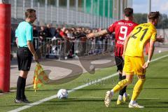 Freundschaftsspiel - Saison 2022/2023 - FC Ingolstadt 04 -  SpVgg Bayreuth - Tobias Weber (Nr.21 - SpVgg Bayreuth) - Patrick Schmidt (Nr.9 - FCI) - Foto: Meyer Jürgen