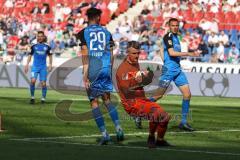 2.BL; Hannover 96 - FC Ingolstadt 04; Arian Llugiqi (29, FCI) zu spät Torwart Martin Hansen (1 Hannover) hält