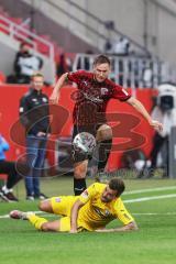 Relegation 1 - FC Ingolstadt 04 - VfL Osnabrück - Michael Heinloth (17, FCI) über Wolze Kevin (19 VfL)