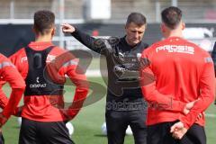 3.Liga - Saison 2022/2023 - FC Ingolstadt 04 -  - Cheftrainer Michael Köllner (FCI) beim ersten Training - Cheftrainer Michael Köllner (FCI) gibt Anweisungen - Foto: Meyer Jürgen