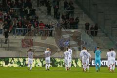 2. Fußball-Liga - Saison 2021/2022 - FC Erzgebirge Aue - Ingolstadt 04 - Die Spieler begrüßen die Fans - Foto: Meyer Jürgen