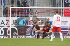 3. Liga; FC Ingolstadt 04 - 
Rot-Weiss Essen; Zweikampf Kampf um den Ball Lukas Fröde (34, FCI) Müsel Torben (26 RWE)