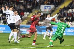3. Liga; SSV Ulm - FC Ingolstadt 04; Torchance verpasst Marcel Costly (22, FCI) Mazagg Lukas (27 Ulm) Bazzoli Luca (18 Ulm) Torwart Schmitt Max (1 Ulm)