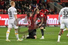 3. Liga; FC Ingolstadt 04 - Dynamo Dresden; Tor Jubel Treffer 1:0 Denis Linsmayer (23, FCI) mit Tobias Bech (11, FCI)