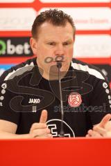 3. Liga; Rot-Weiss Essen - FC Ingolstadt 04; Interview Pressekonferenz Cheftrainer Uwe Koschinat (RWE) nach dem Spiel Sieg 2:0