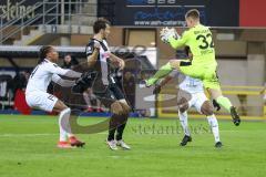 3. Liga - SC Verl - FC Ingolstadt 04 - Francisco Da Silva Caiuby (13, FCI) kommt zu spät, Torwart Brüseke Robin (32 Verl) hält, Langesberg Yannick (5 Verl) Caniggia Ginola Elva (14, FCI)