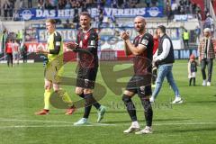 2.BL; FC Ingolstadt 04 - SC Paderborn 07; Spiel ist aus, Niederlage, hängende Köpfe, Spieler bedanken sich bei den Fans Stefan Kutschke (30, FCI) Nico Antonitsch (5, FCI) Torwart Robert Jendrusch (1, FCI)