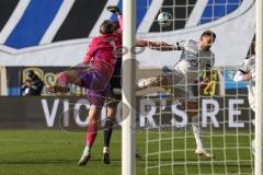 2024_1_27 - 3. Liga - Saison 2023/24 - 1. FC Saarbrücken - FC Ingolstadt 04 -  - Torwart  Tim Schreiber (Nr.1 - 1. FC Saarbrücken) - XXXXX - Foto: Meyer Pascal Testroet (Nr.37 - FC Ingolstadt 04) mit einer Torchance