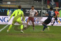 3. Liga - Saison 2025/26 - Waldhof Mannheim  -  FC Ingolstadt 04 - Marcel Costly (Nr.22 - FC Ingolstadt 04) - Torwart Thijmen Nijhuis (Nr.1 - Waldhof Mannheim) - Foto: Meyer Jürgen