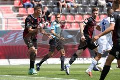 2.BL; FC Ingolstadt 04 - 1. FC Heidenheim; Stefan Kutschke (30, FCI) feuert Denis Linsmayer (23, FCI) an