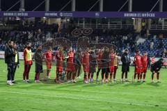 3. Liga; VfL Osnabrück - FC Ingolstadt 04; Niederlage, hängende Köpfe 1:0 Spieler bedanken sich bei den Fans, Mitte Cheftrainerin Sabrina Wittmann (FCI) Co-Trainer Patrick Schönfeld (FCI)