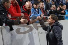 2.BL; Karlsruher SC - FC Ingolstadt 04; Abstieg in die dritte Liga, hängende Köpfe, Spieler bedanken sich bei den Fans Cheftrainer Rüdiger Rehm (FCI)