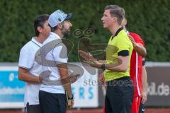 Bezirksliga - Saison 2022/2023 - FC Fatih Ingolstadt - SV Manching  - Trainer Reichenberger Fabian (SV Manching) in Diskussion mit dem Schiedsrichter - Foto: Meyer Jürgen