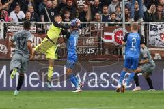 2.BL; FC St. Pauli - FC Ingolstadt 04, fängt den Ball Torwart Fabijan Buntic (24, FCI) #vor Nils Roeseler (13, FCI)