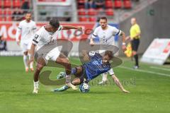 3. Liga; FC Ingolstadt 04 - 
Arminia Bielefeld; Zweikampf Kampf um den Ball Bryang Kayo (48, FCI) Lannert Christopher (24 AB)