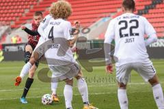 3. Liga - FC Ingolstadt 04 - Waldhof Mannheim - Schuß Filip Bilbija (35, FCI) Verlaat Jesper (4 Mannheim) Just Jan (22 Mannheim)