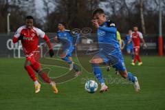 2.BL; Testspiel; FC Ingolstadt 04 - Würzburger Kickers; Angriff Dennis Eckert Ayensa (7, FCI) Adigo Ryan (37 FWK)