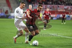 3. Liga; FC Ingolstadt 04 - Hallescher FC; Zweikampf Kampf um den Ball David Kopacz (29, FCI) Steczyk Dominik (18 Halle)