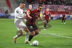 3. Liga; FC Ingolstadt 04 - Hallescher FC; Zweikampf Kampf um den Ball David Kopacz (29, FCI) Steczyk Dominik (18 Halle)