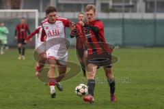 Kreisklasse - Saison 2025/26- Türk SV Ingolstadt - SC Steinberg-  - Enis Kuqanaj weiss Türkisch - Cian Röttger rot Steinberg  - Foto: Meyer Jürgen