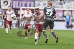 3. Liga; FC Ingolstadt 04 - VfL Osnabrück; Zweikampf Kampf um den Ball Yannick Deichmann (20, FCI) Wiemann Niklas (25 VFL)